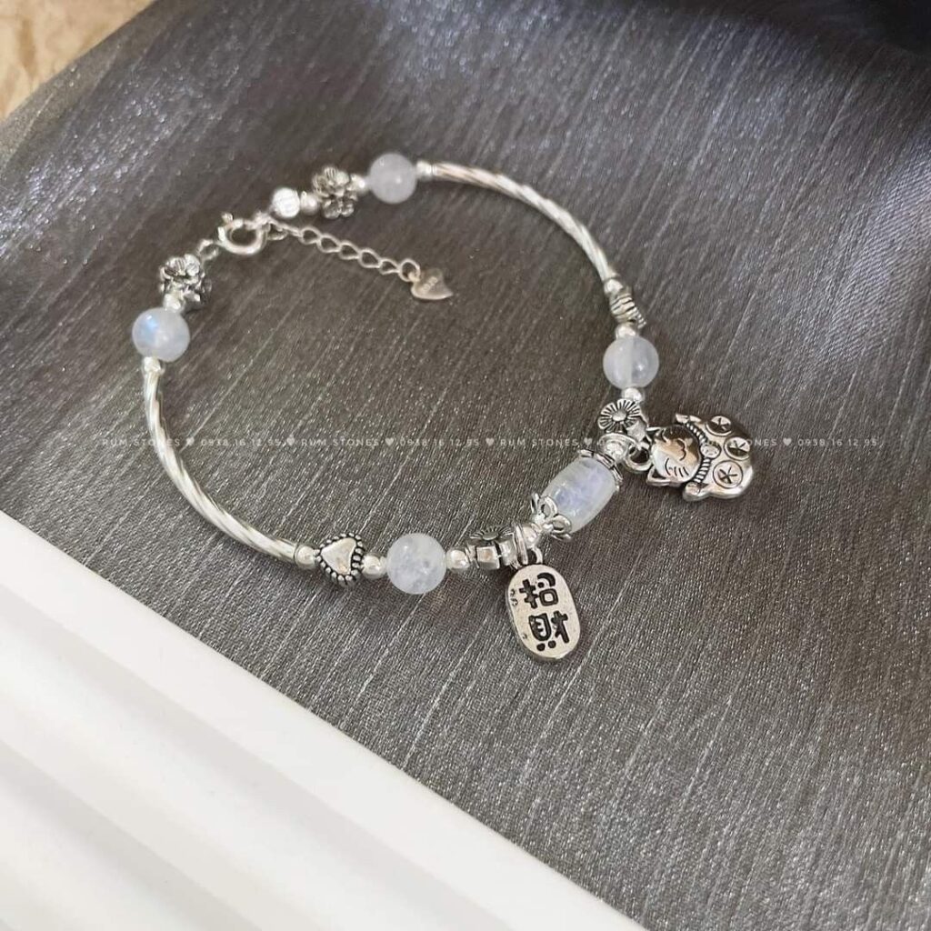 Vòng Tay Handmade Từ Charm Bạc 