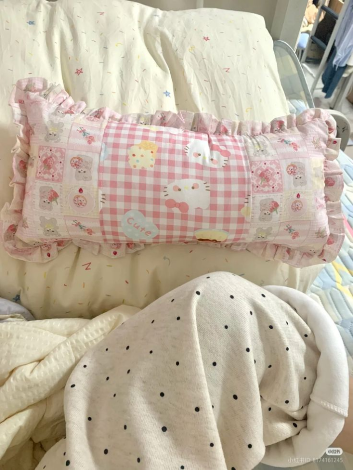 Tái Chế Quần Áo Cũ: 10 Ý Tưởng Sáng Tạo Dễ Làm Tại Nhà